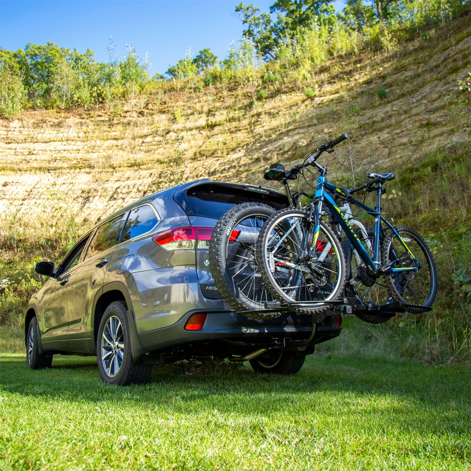 Tray-Style Hitch-Mounted Bike Rack (2 Bikes; 1-1/4in. or 2in. Shank) thumbnail 4