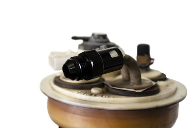 Fleece Performance Universal 3/8in Quick Connect to -8AN Male Adapter - FPE-QUCON-OE-38
